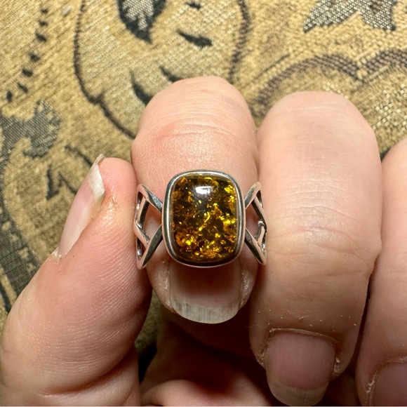 Silver and amber ring. - Picture 6 of 17